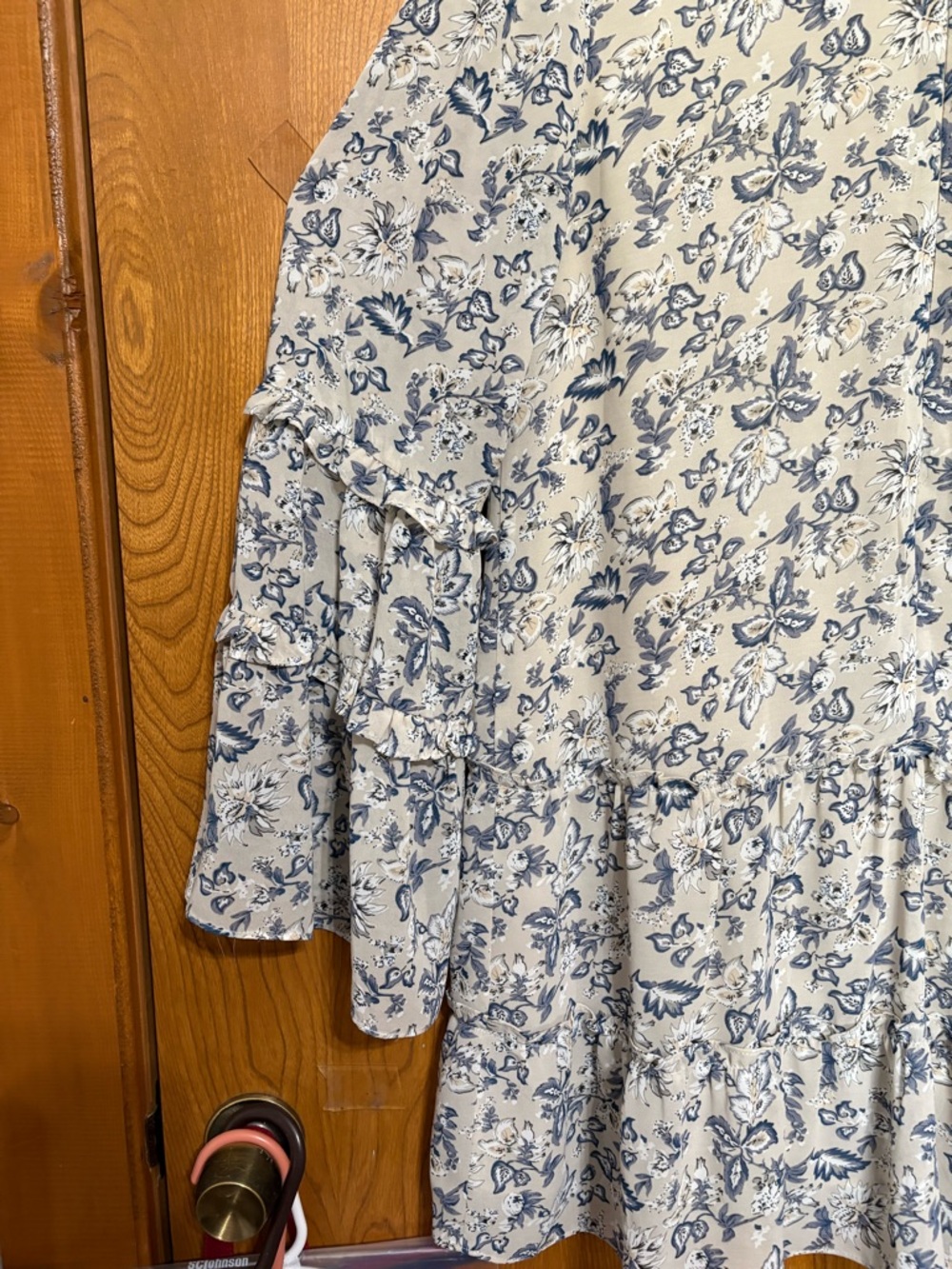 Pinch Cream and Blue Floral V-Neck Peplum Tunic - Picture 4 of 6